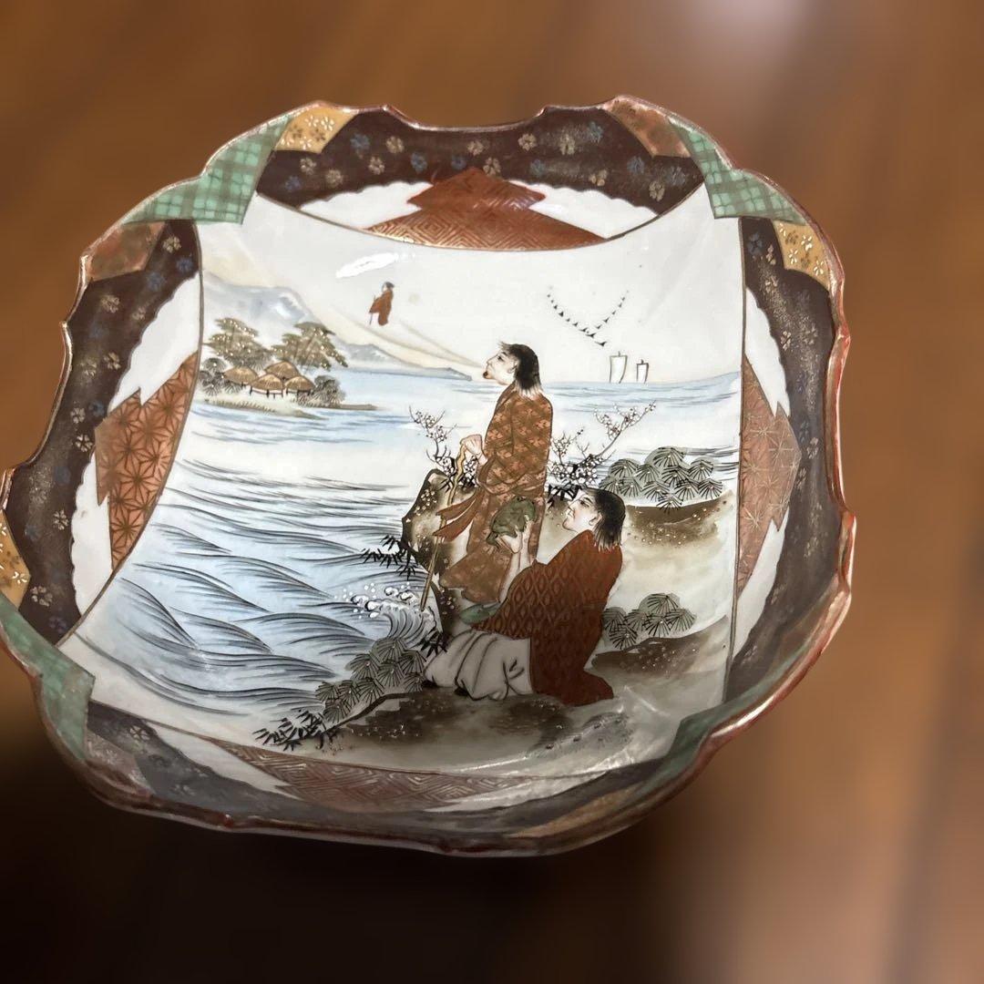 期間限定最終処分特価　逸品　九谷製変形型三つ鉢素敵な絵柄傷無し素晴らしい美術品