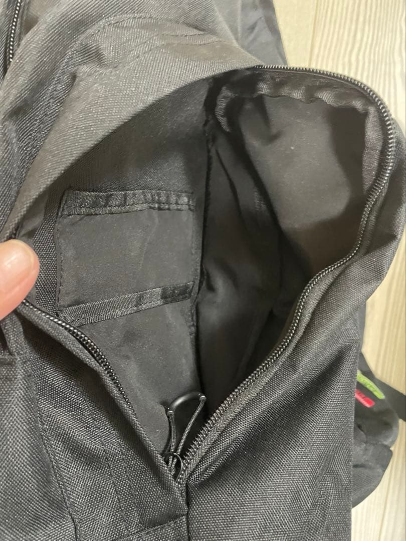 ear PAPILLONNER PEZ×ear撥水刺しゅうリュック　ブラック