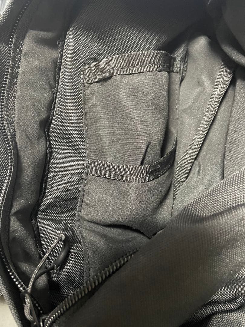 ear PAPILLONNER PEZ×ear撥水刺しゅうリュック　ブラック