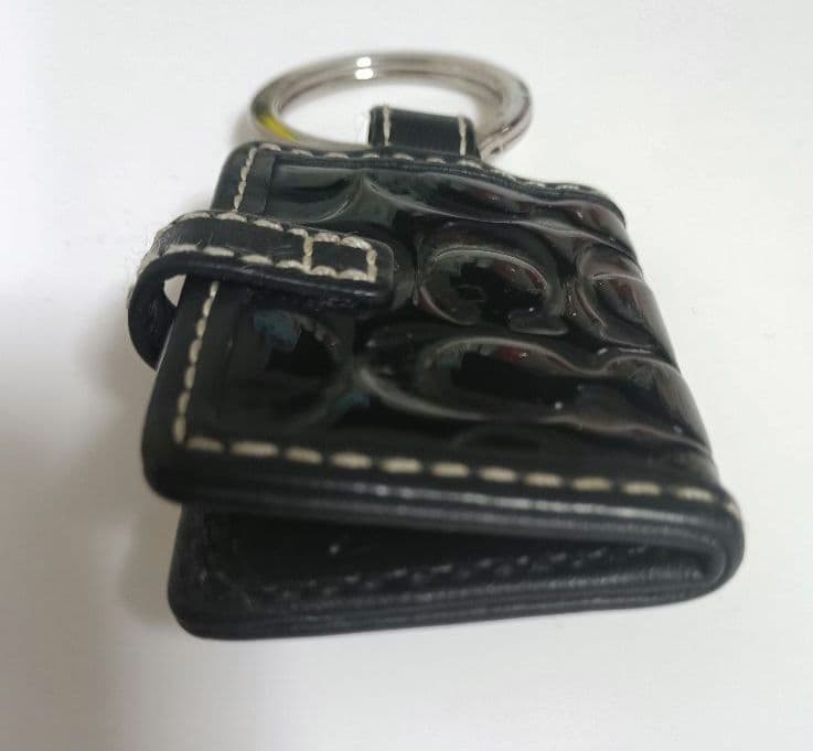 コーチ　手帳型ミニフォトフレーム　キーホルダー　ハート　エナメル