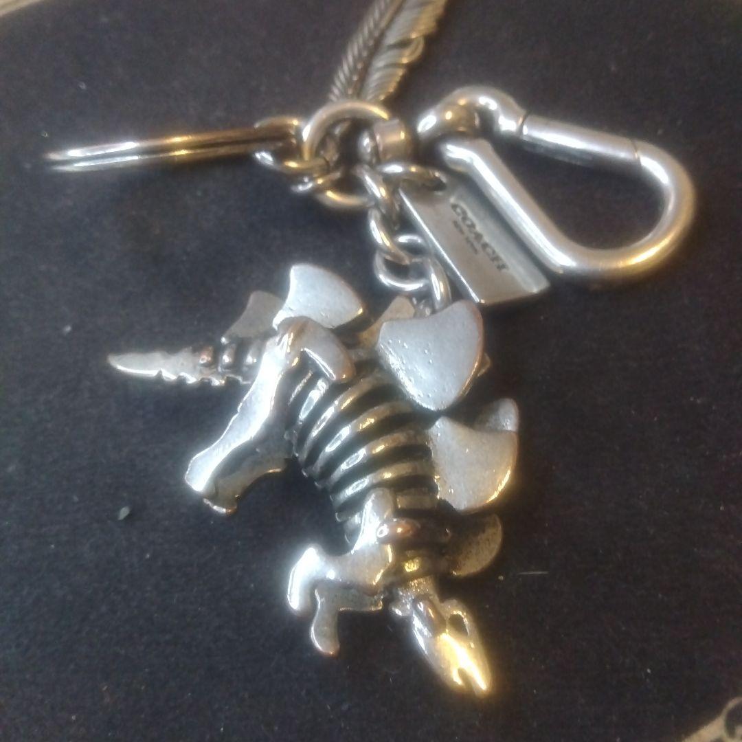 コーチ　シルバーメタリック　トリケラトプス　立体　キーホルダー【比較的美品】