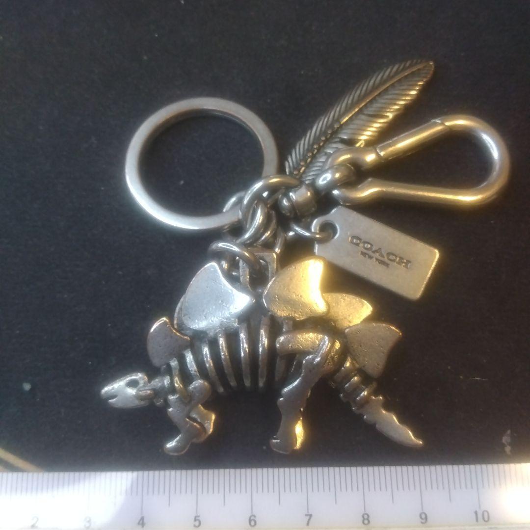 コーチ　シルバーメタリック　トリケラトプス　立体　キーホルダー【比較的美品】