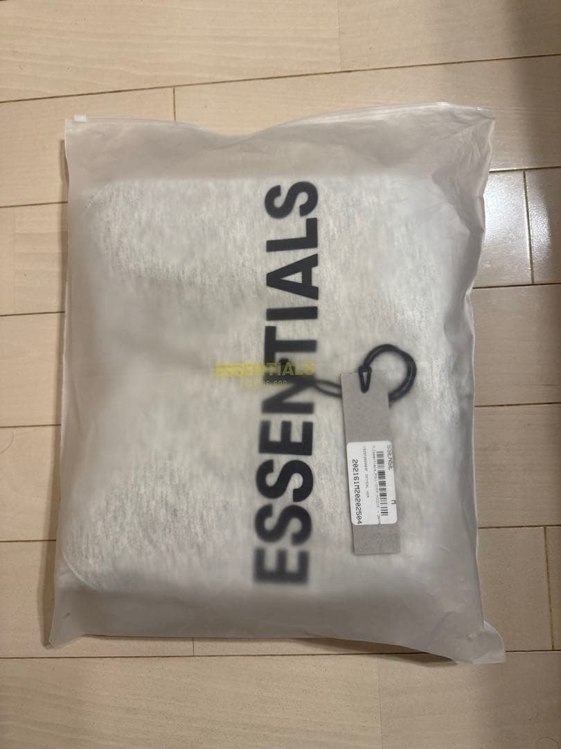 ESSENTIALS パーカー