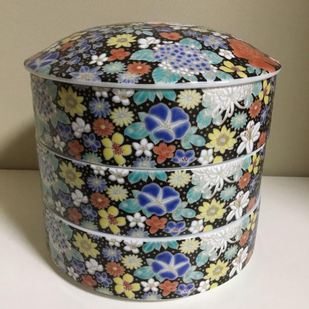 九谷焼三段重　三段重ね　花詰黒色　青郊窯