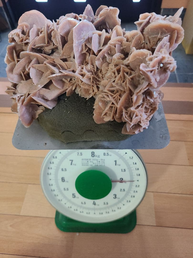 ユニークな石の置物 約8kg