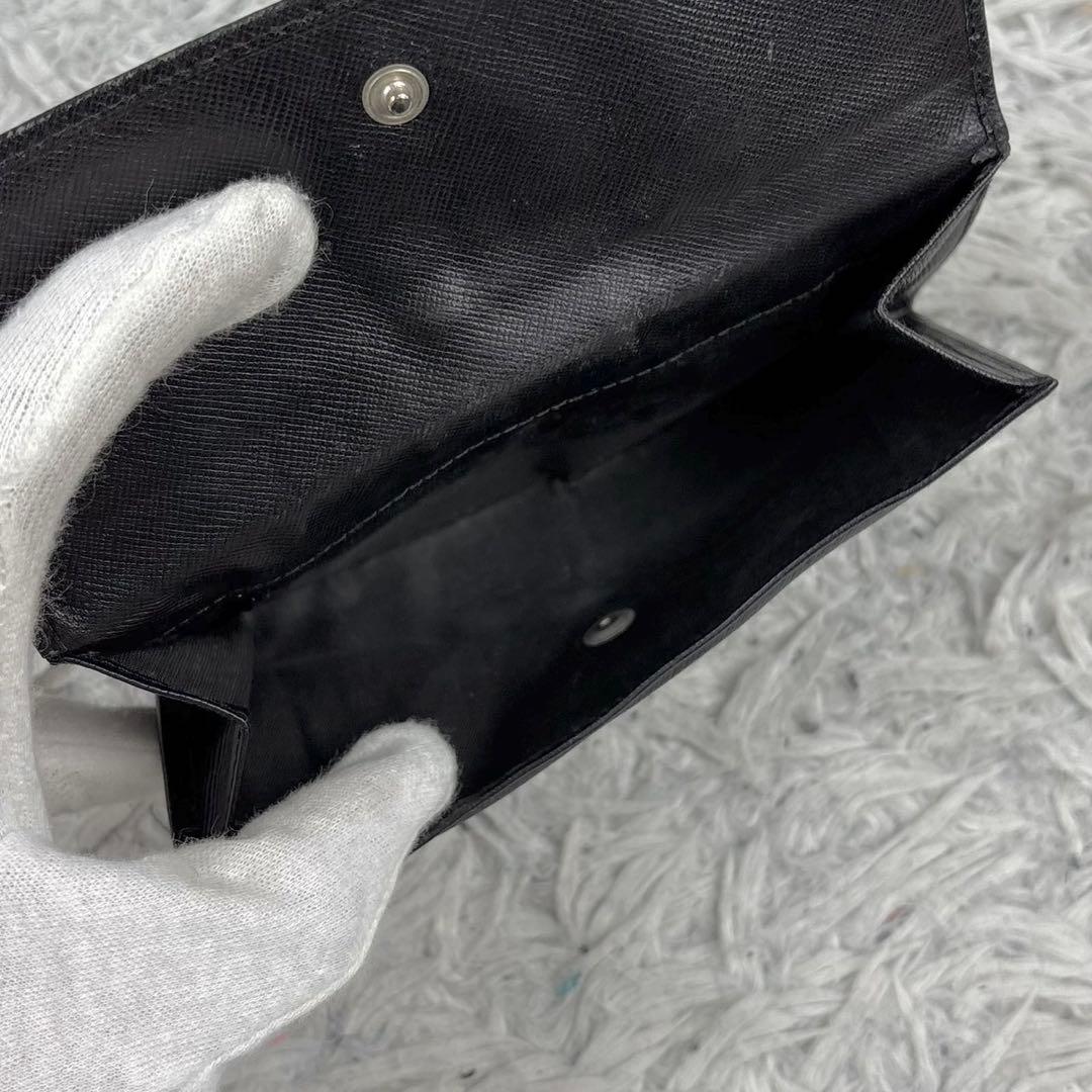 極美品 PRADA レザー 折り財布 三角プレート ホック サフィアーノ 黒