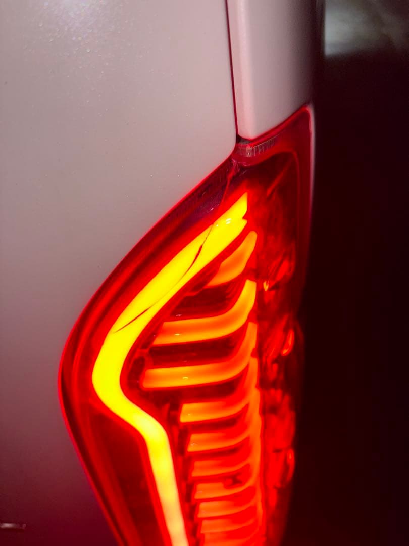 ハイエース　玄武テールランプ　シーケンシャル　オープンニングモーション付き