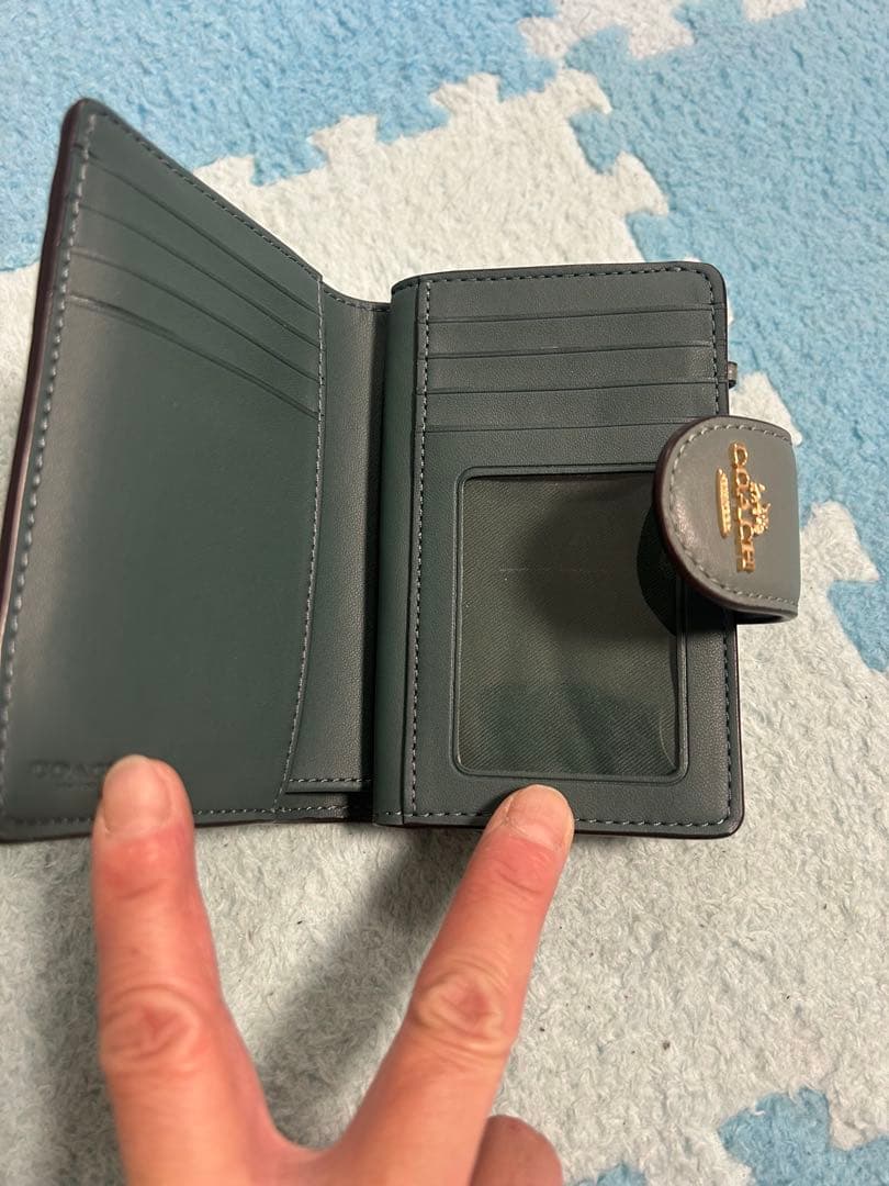 COACH 二つ折り財布 収納袋付き グレーグリーン