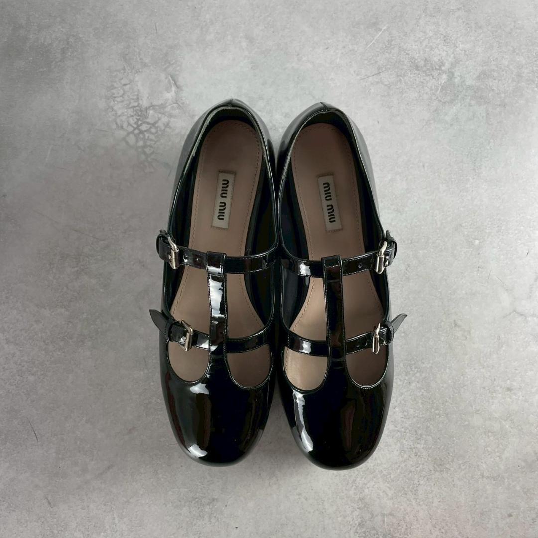 美品　miu miu　ミュウミュウ　パテント　厚底　メリージェーン　パンプス　黒