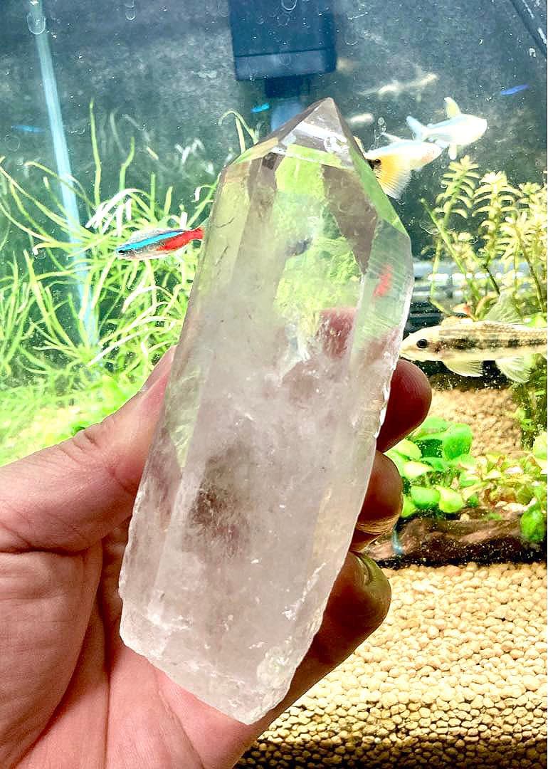 最高品質　超希少幻の逸品　幻のカイラス聖山産　虹のヒマラヤ水晶の六角ポイント