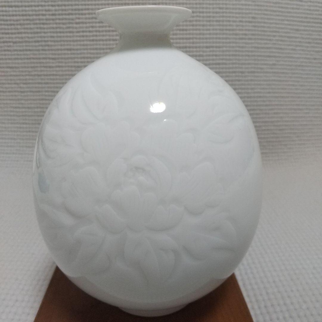 美し過ぎ〈牡丹彫の一輪挿し〉3.3万円/有田焼/白磁/中仙窯/中尾恭純/花器/壺