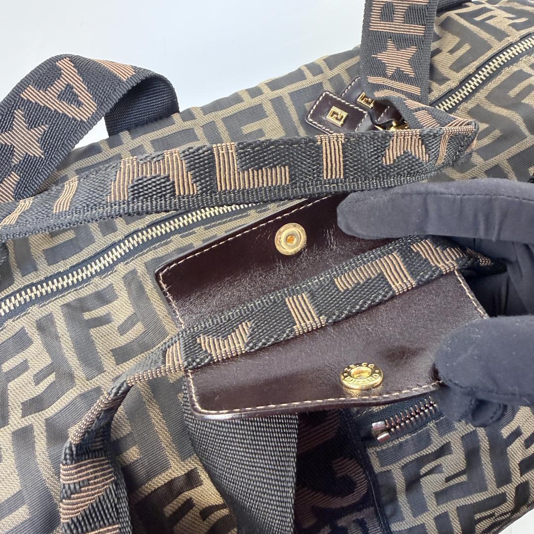 美品 FENDI ボストンバッグ 大容量 ズッカ ロゴ FF金具 ナイロン 旅行