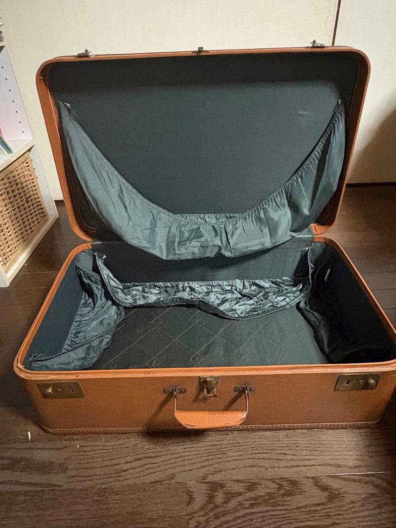 花柄装飾 中型スーツケース