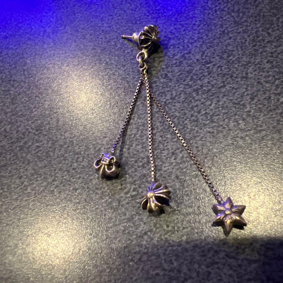 クロムハーツ シルバー調 3つ花モチーフ ピアス(片耳用)