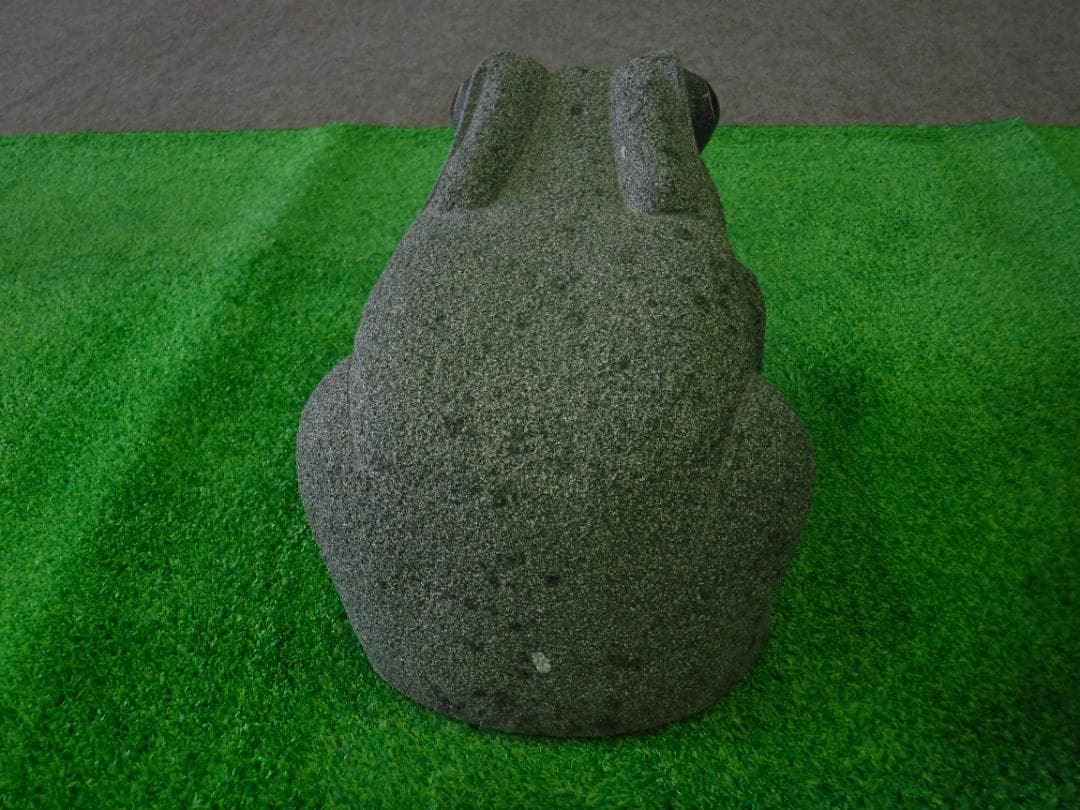 カエルの彫刻