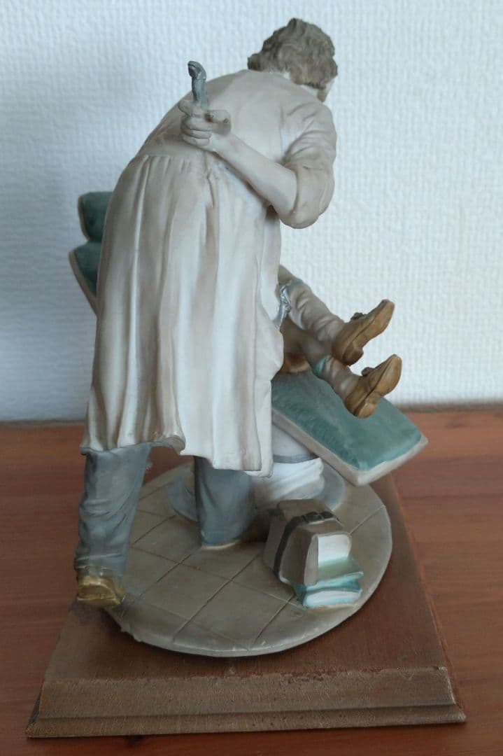 ❇️【訳ありセール】歯医者と子供の陶器 アンティーク仕様