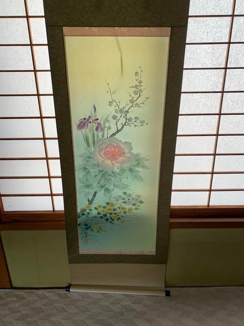 【掛け軸】バラの絵柄　上品なインテリアに!　木箱入り