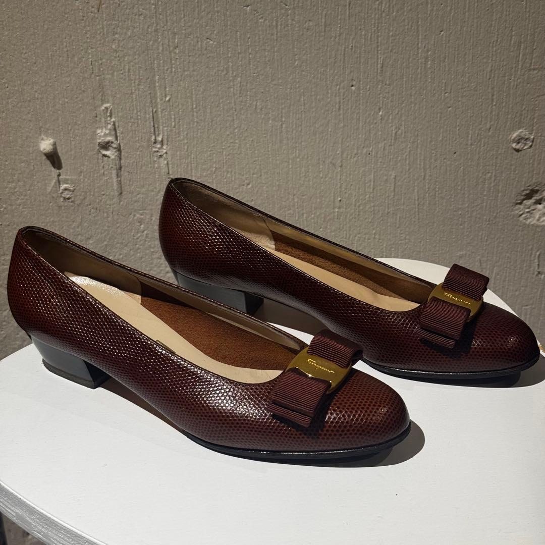 【美品】Salvatore Ferragamo ブラウン リボン付きパンプス