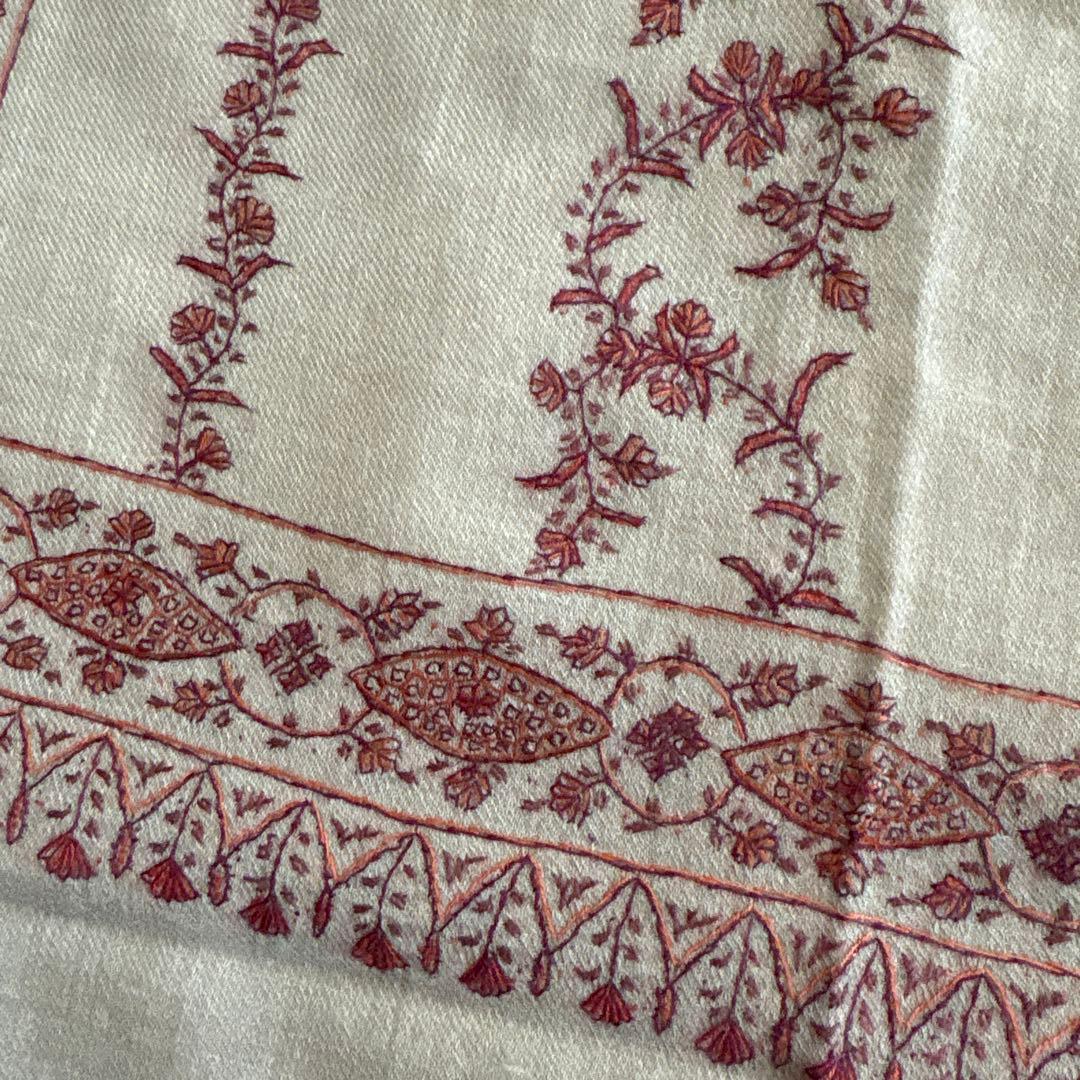 Cashuna大判ストール　小花柄　刺繍　カシューナ　King of wool