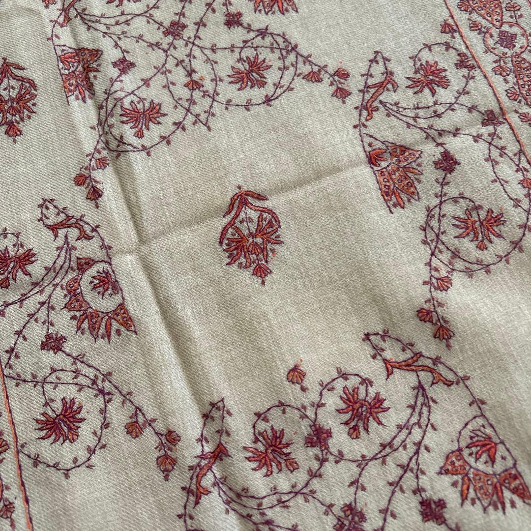 Cashuna大判ストール　小花柄　刺繍　カシューナ　King of wool