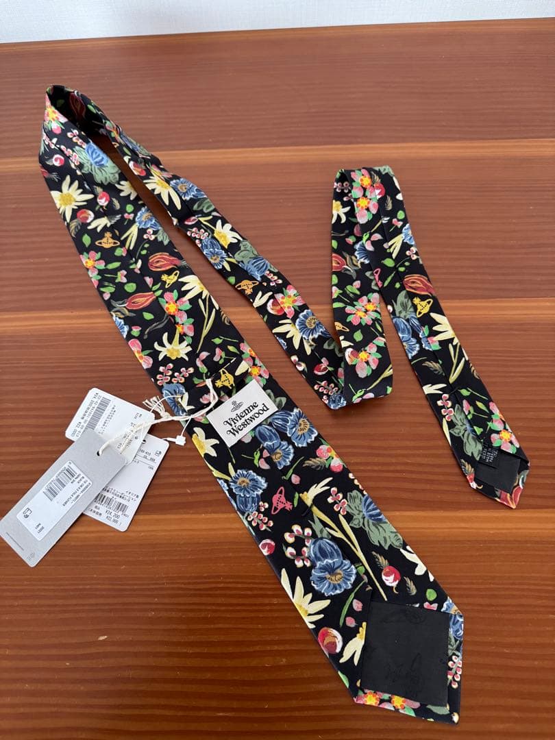 新品未使用タグ付✴︎VivienneWestwoodシルク100%ネクタイ