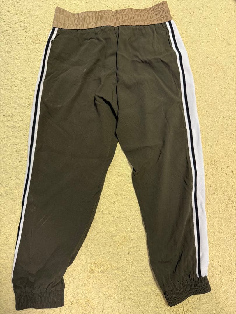 MONCLER オリーブグリーン ジョガーパンツ