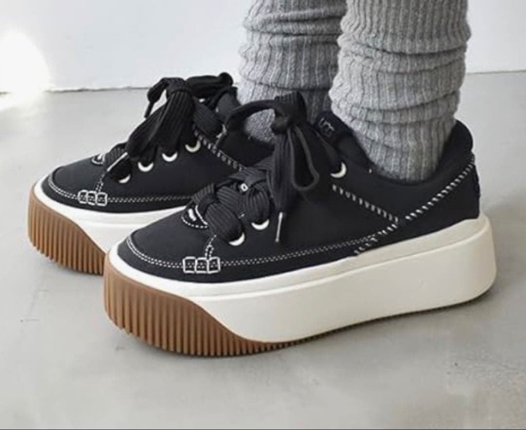 【美品】UGG イージー ダジット エッセンシャル レースアップ 黒 24.5