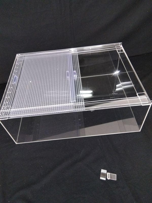 蓋を外す事なく開閉できる引き戸の爬虫類ケージ 小動物ケージ 小動物用 等