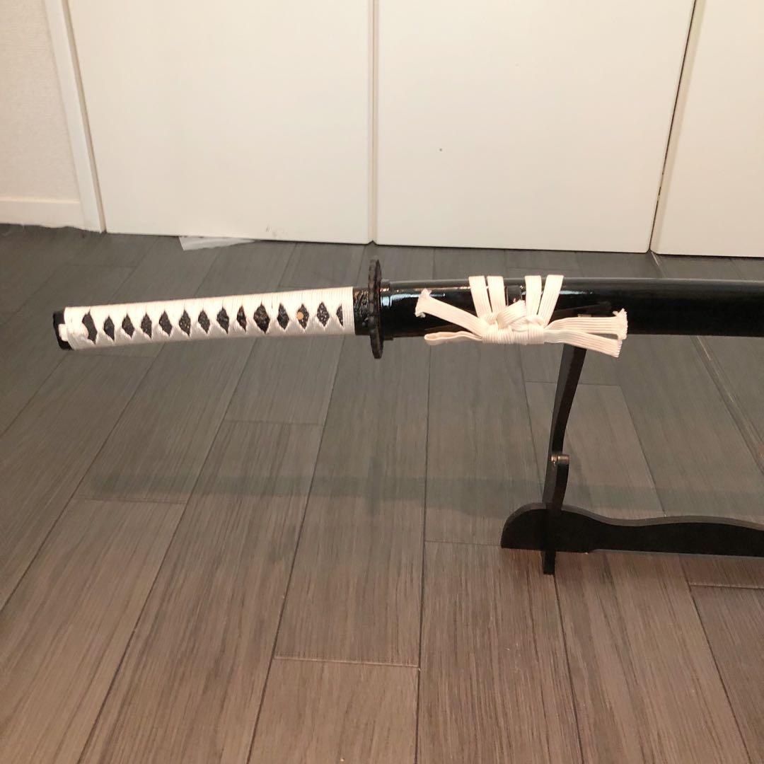 高級模造刀　高級居合刀　菊一文字拵え　黒鞘白飛沫　優勢刃紋刀身　白拵え