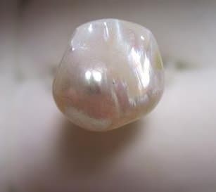 あこや真珠と黄緑色のスワロビーズのピアス他