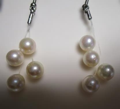 あこや真珠と黄緑色のスワロビーズのピアス他