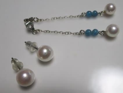 あこや真珠と黄緑色のスワロビーズのピアス他