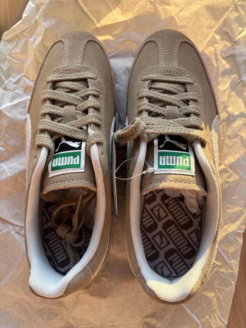 新品　PUMA Arizona SD ベージュ スニーカー emmi