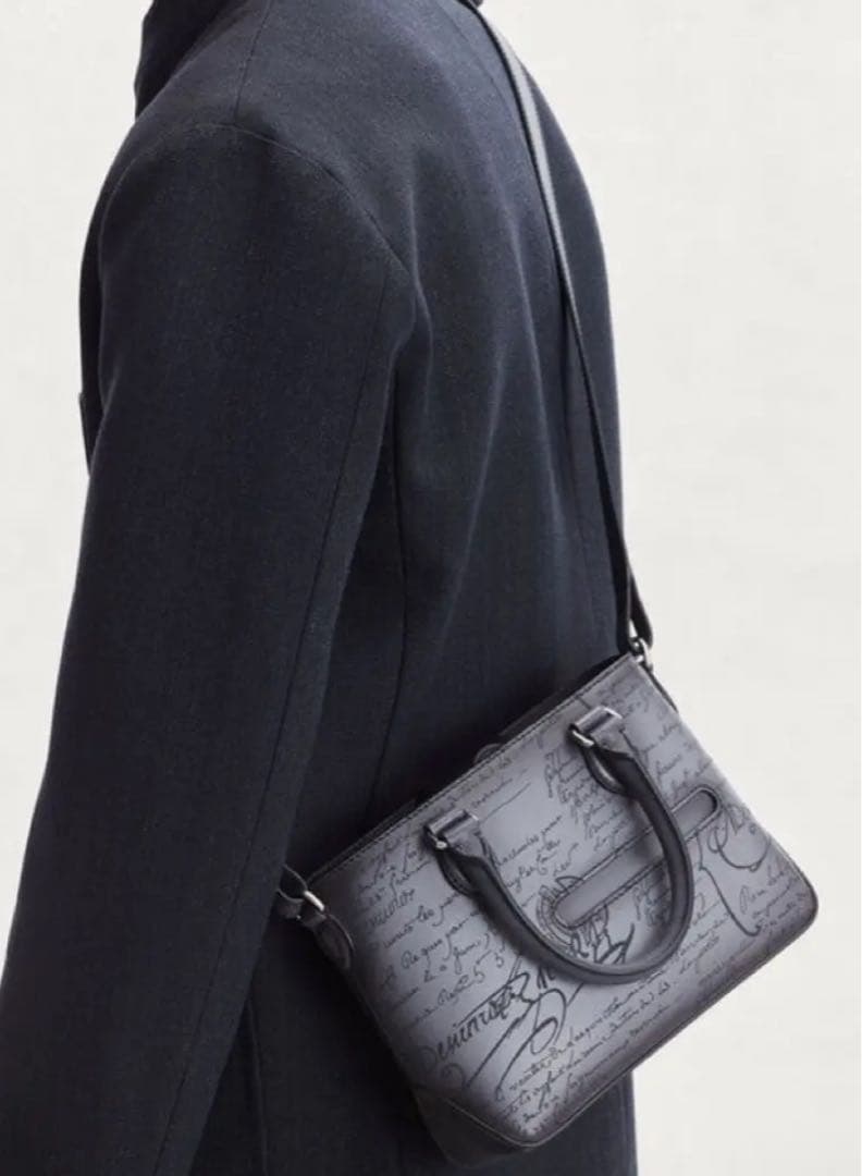 大幅値下‼️【極美品】BERLUTI トゥジュールガリバー　メッセンジャー