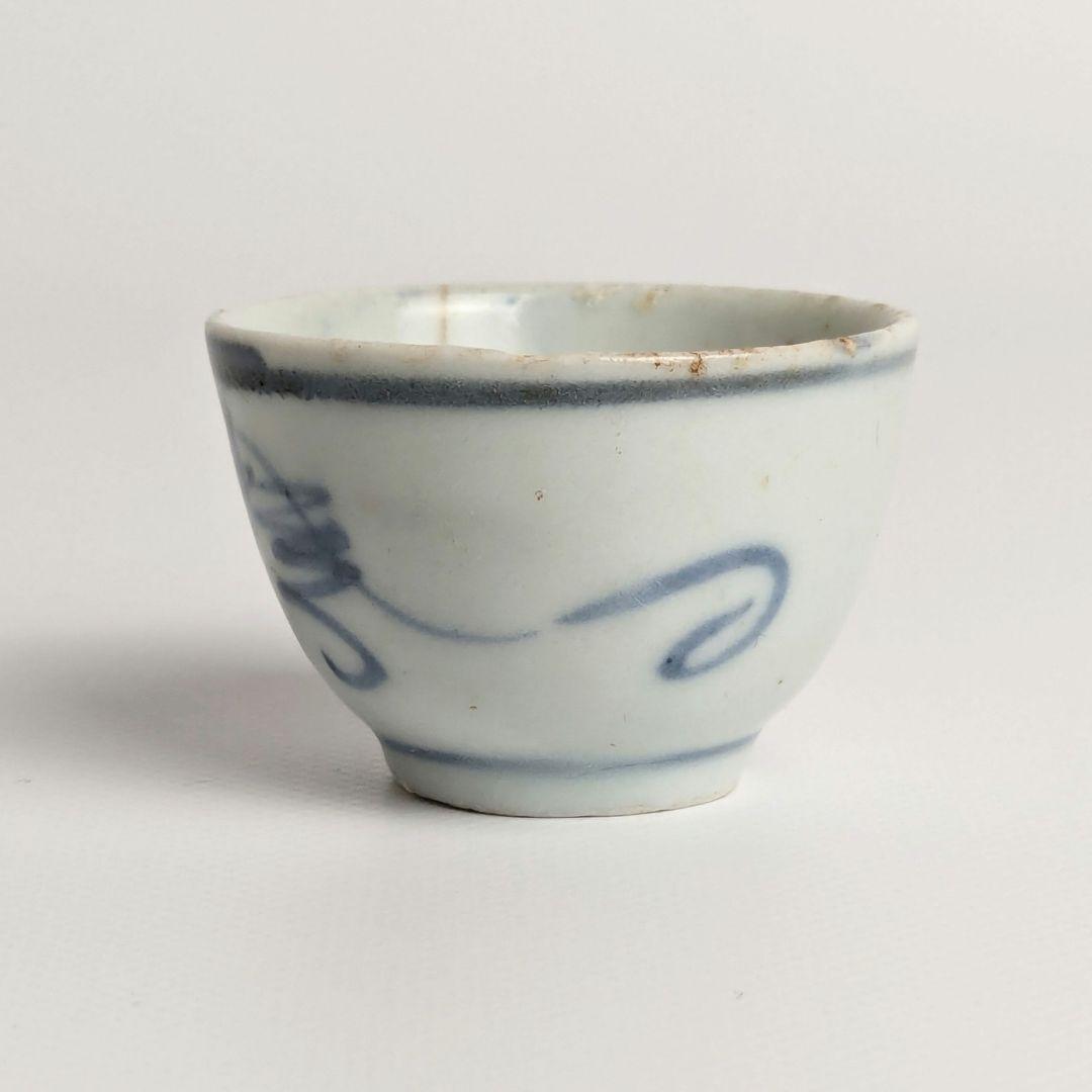 初期伊万里　染付ぐい呑　17世紀　葡萄葉文　　染付盃　酒器　猪口