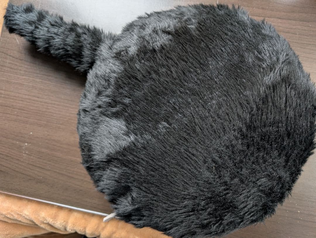 尻尾の動く猫クッション　黒