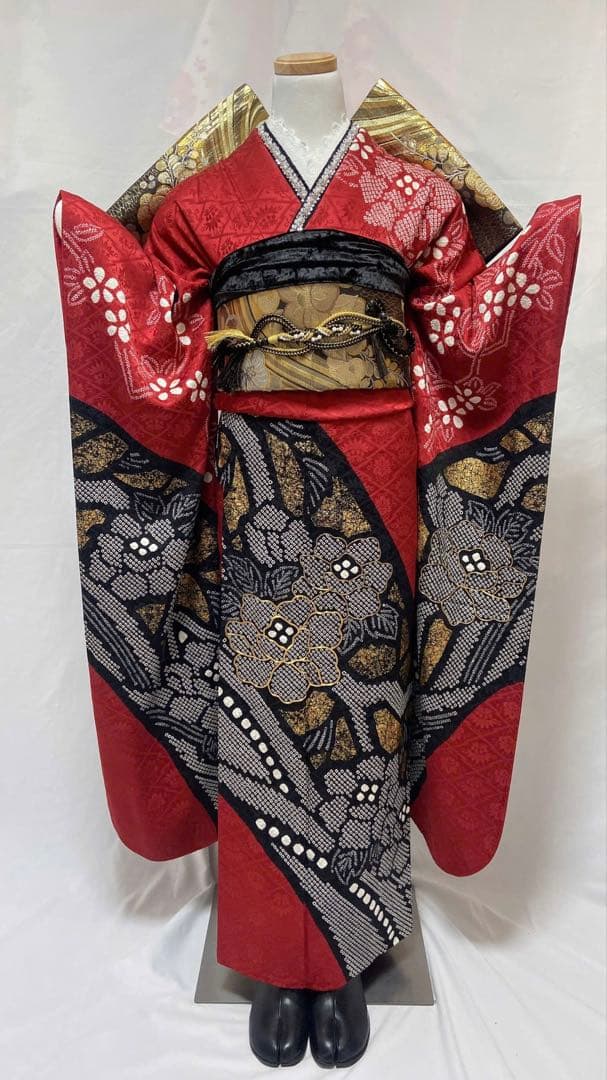 牡丹 絞り 金彩 黒 正絹　振袖 成人式　振袖3点セッQR