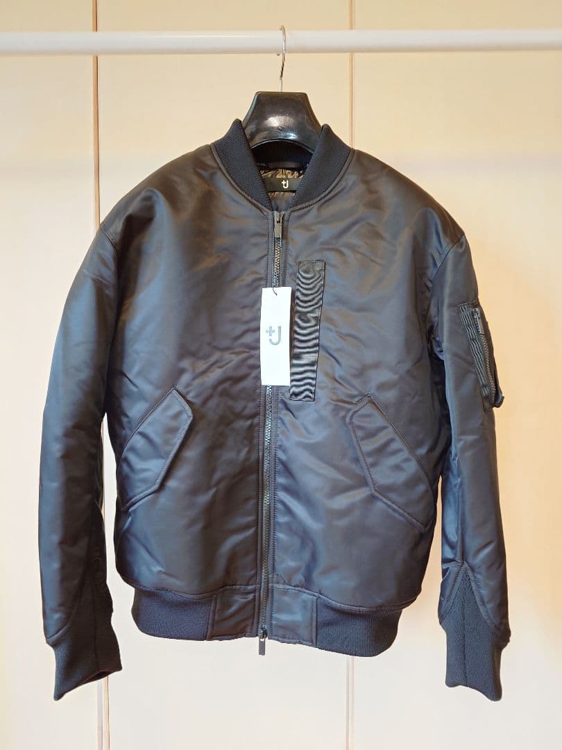 ユニクロ　+J復刻ハイブリッドダウンオーバーサイズMA1　Mサイズ ブラック