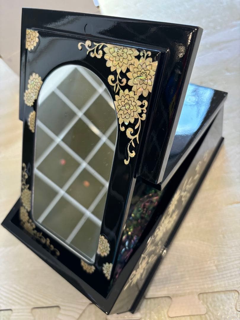 ジュエリーボックス　卓上ドレッサー　全漢鎬作　螺鈿　螺鈿細工　韓国伝統工芸品　花