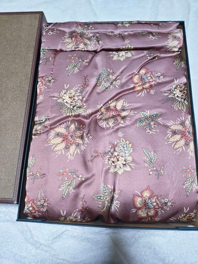 シルク ロマンス小杉 真綿 布団　1000ｇ 西川 検討の方にも