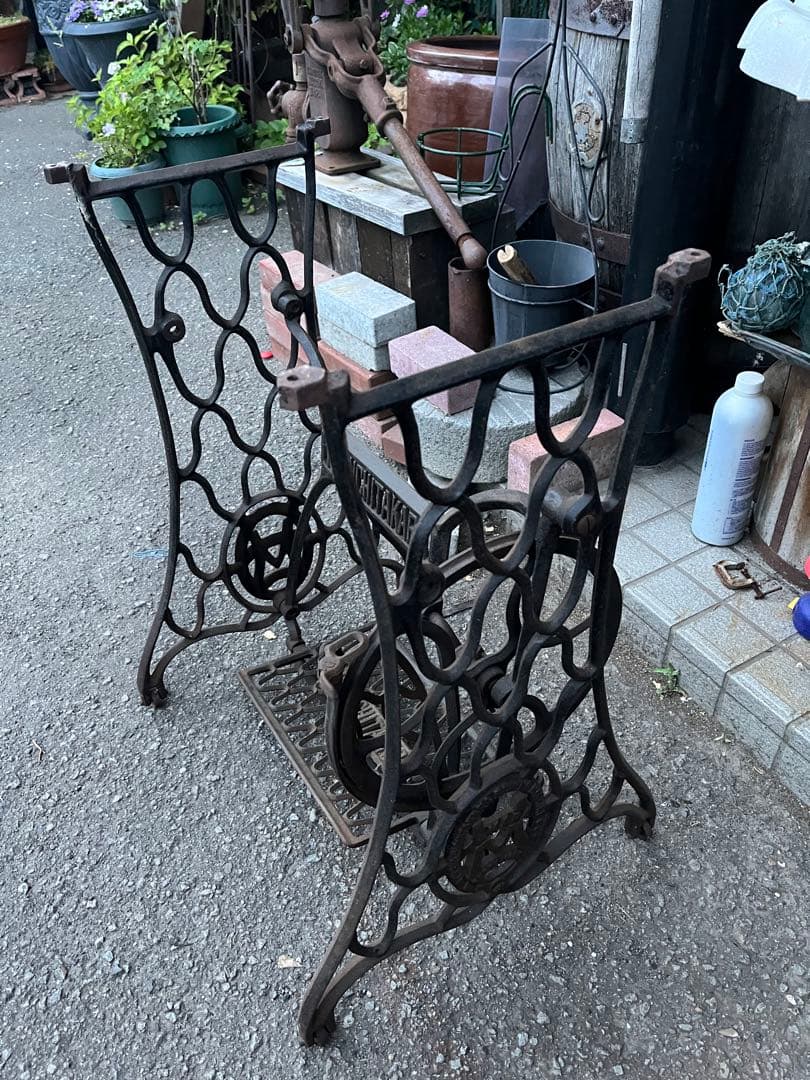 網目ミシン脚、ミシン脚、インテリアテーブル脚、レトロミシン脚、コズチタカラ