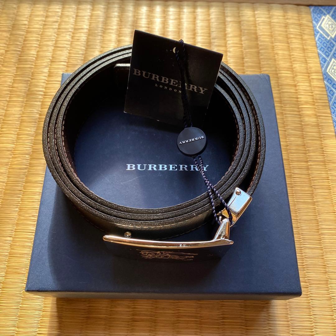 BURBERRY ブラックレザー ベルト