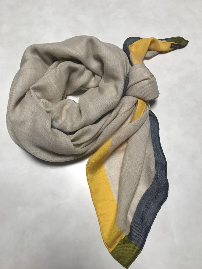 HERMES カシミヤストール　正方形ベージュ紺黄　　超大判