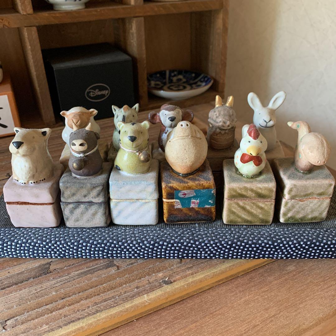 陶芸家の焼物　干支１１　お香入れのようで開きます。