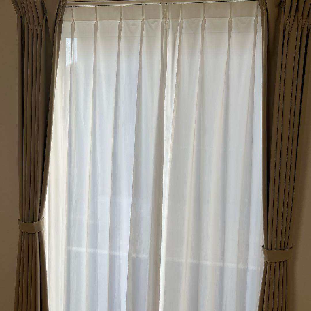 ベージュ ドレープカーテンとレースカーテンセット