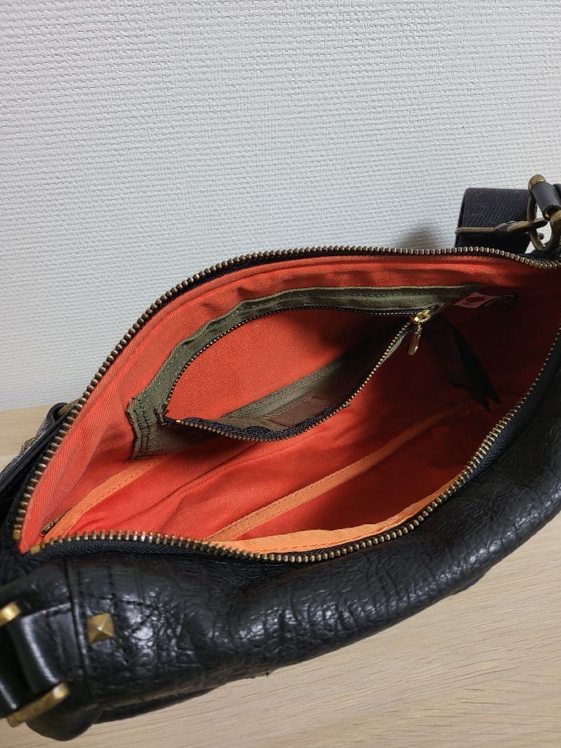 ディーゼル Masterpiece クロコダイル柄ボディーバッグ