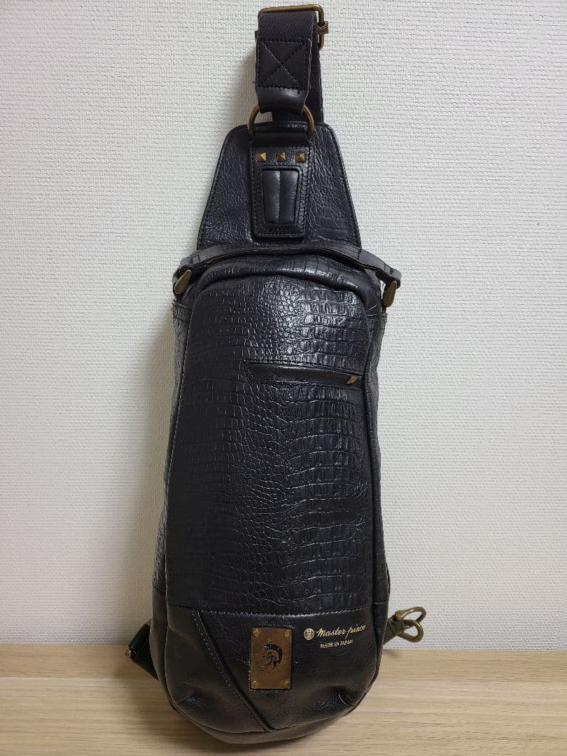 ディーゼル Masterpiece クロコダイル柄ボディーバッグ