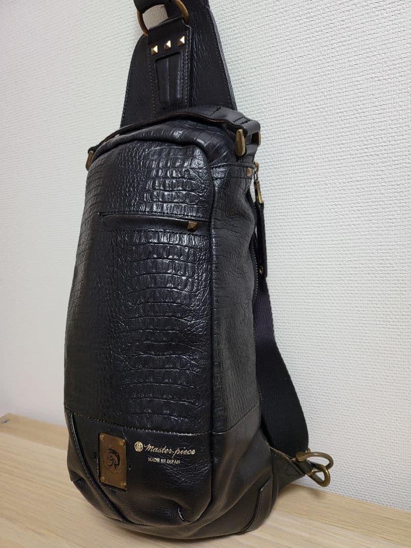 ディーゼル Masterpiece クロコダイル柄ボディーバッグ
