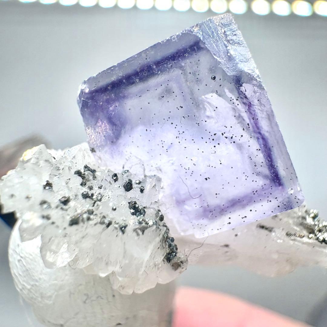 603 中国　ヤオガンシャン産　フローライト&パイライト&クォーツ