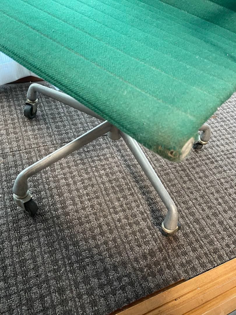 ハーマンミラー　アルミナムチェア